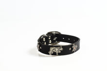 Cargar imagen en el visor de la galería, Collar Suiza